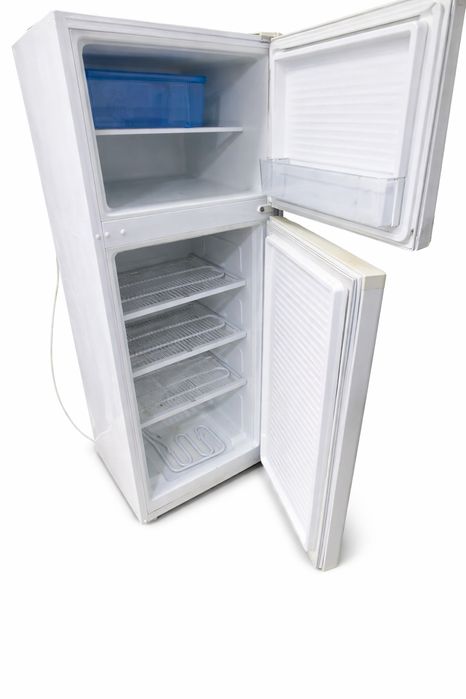 Vendo 2 frigoríficos e (1 placa elétrica 4 bocas) e 1 cama de casal