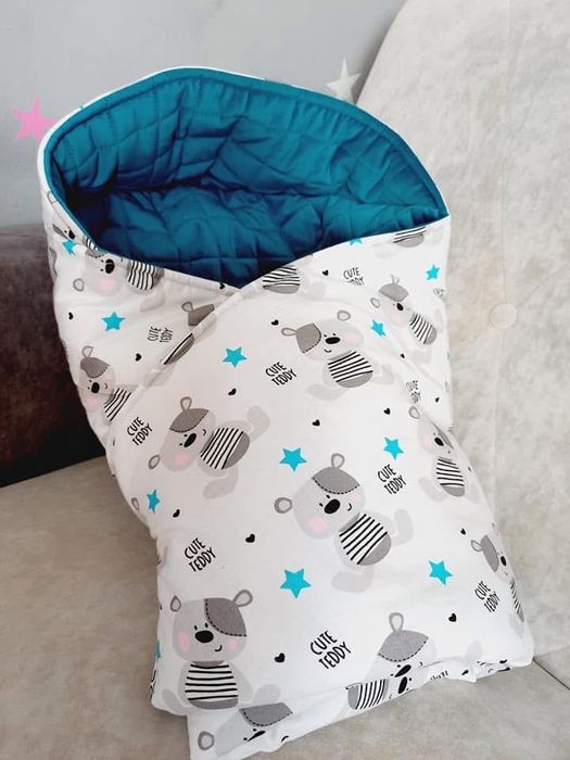 Otulacz kocyk z kapturkiem do nosidełka fotelika