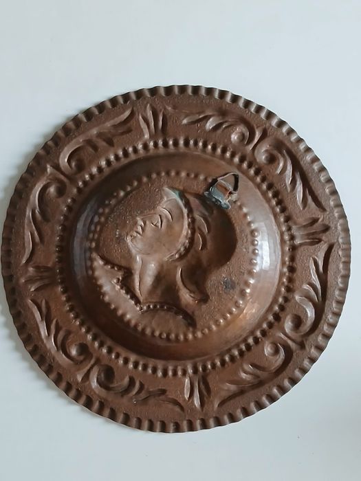 Prato decorativo em bronze