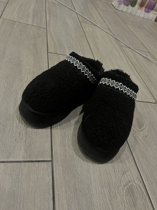 Чорні короткі уггі на осінь-зима