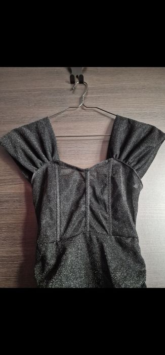 Błyszcząca sukienka