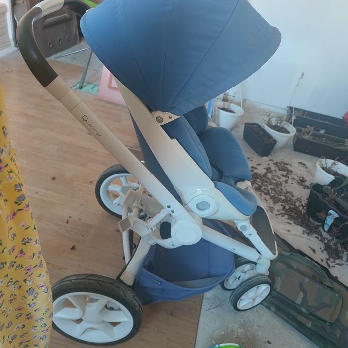 Quinny mood niebieski z gondola i parasolka