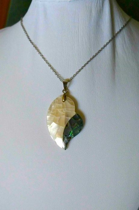 Colar Aço Prateado c/ Coração Madreperola e Abolone NOVO