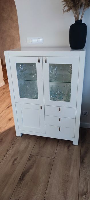 Biała komoda,szafka do salonu z podswietleniem