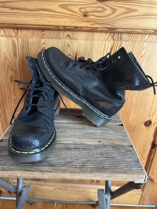 Sprzedam buty firmy Dr Martens model kultowy 1460 rozmiar 38 zmierzona długość wewnątrz 24.0 cm.
