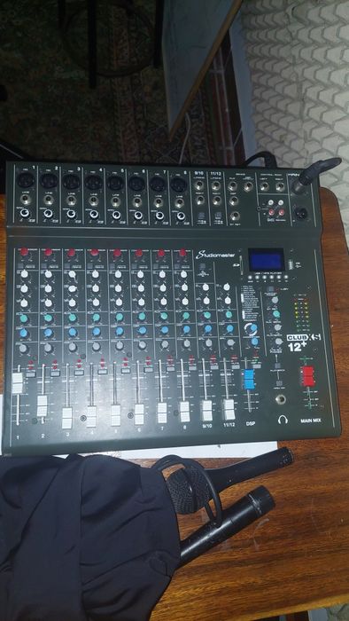 Mesa de mistura studiomaster xs12+