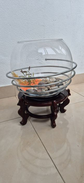 Aquário com pedras + base madeira vintage