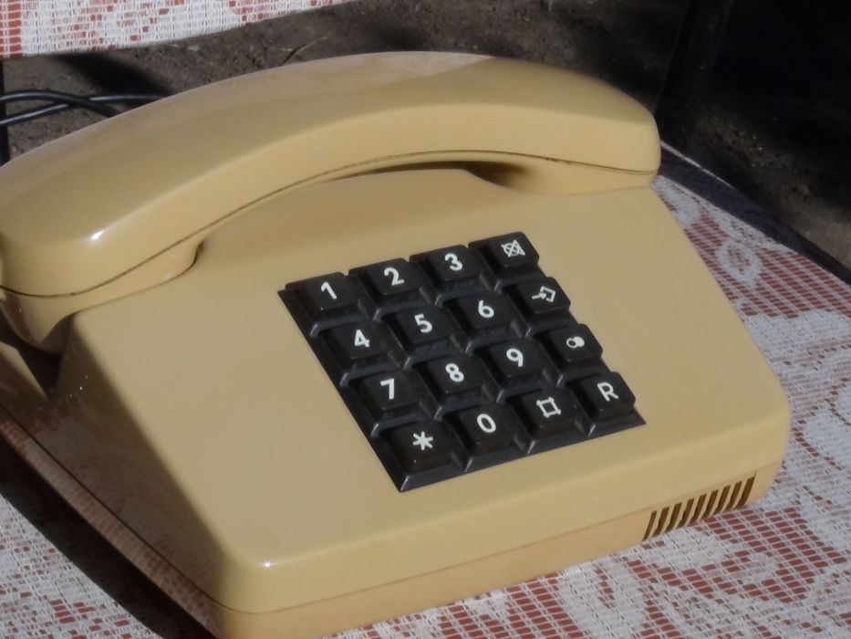 Кнопочный телефон СССР