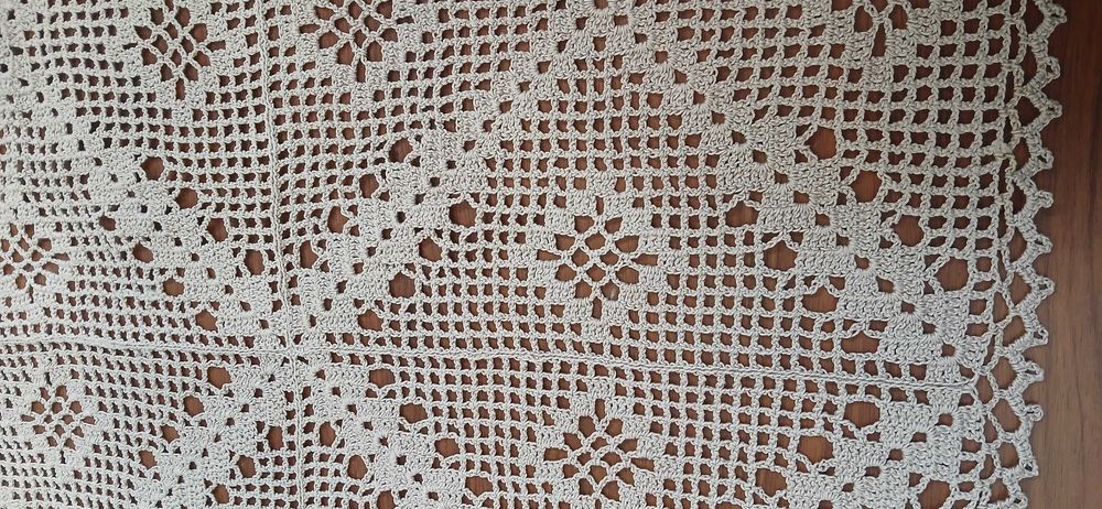 Toalha crochet bege/cru (1,30 mt x 1,30 mt). Feita à mão. Nova!!!