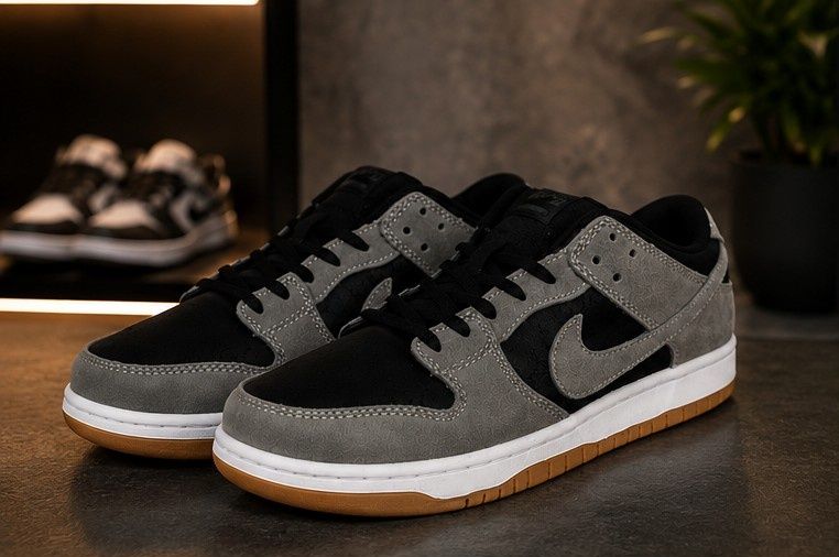 Nike Dunk Low  .