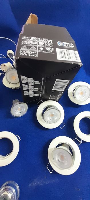 8 lâmpadas Gu-10 + respetivos aros de acabamento