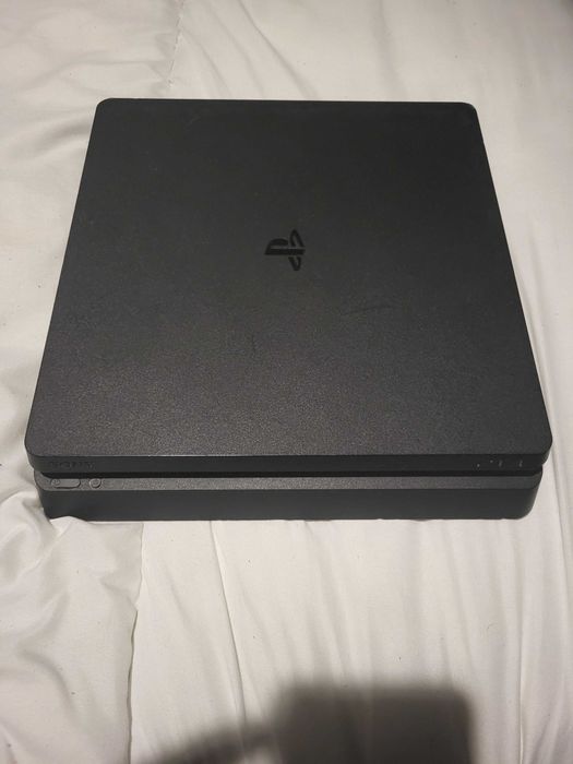 PS4 SLIM 1TB + Cabo de alimentação + 2 comandos + GTA 564564321507969120
