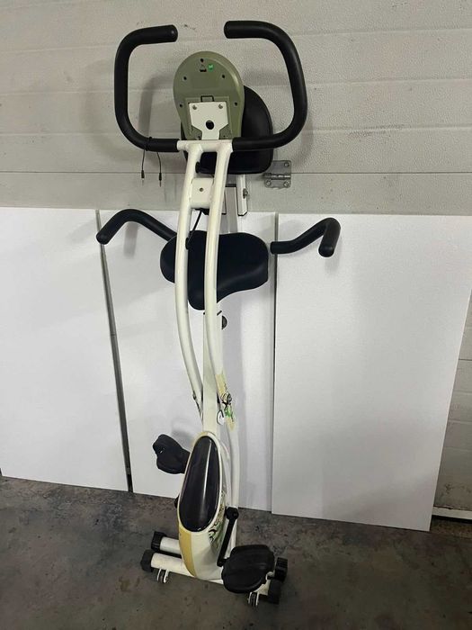Bicicleta Estática Dobrável BACKFIT YF91H (Com Encosto)