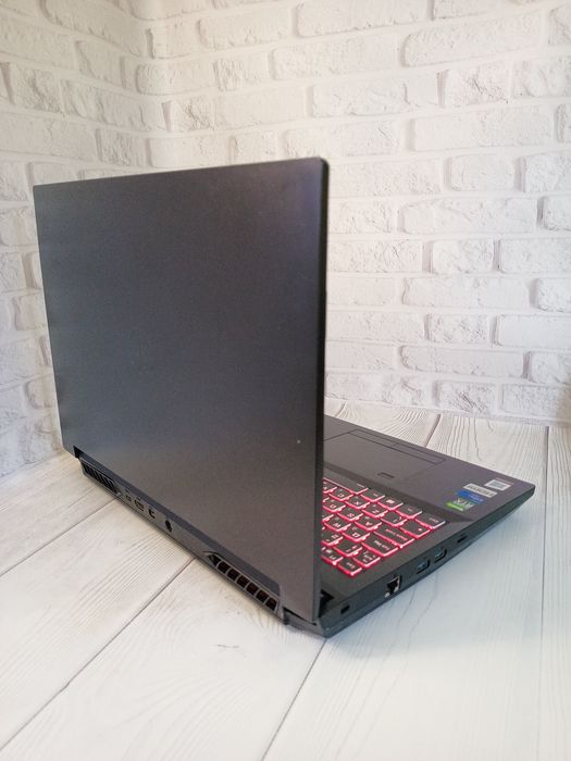Геймерський ноутбук PC Specialist Clevo NH50AF1 Ryzen 7  RTX 2060