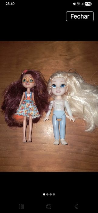 2 bonecas pequenas