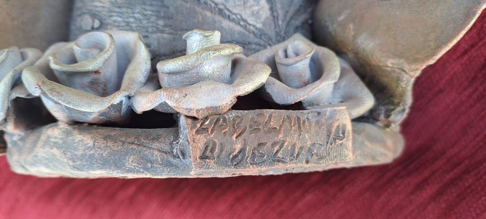 Rainha Santa Isabel em barro artista Zabel Moita