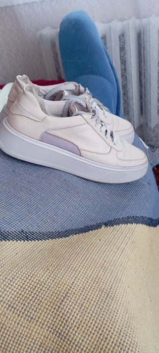 Кросівки шкіряні