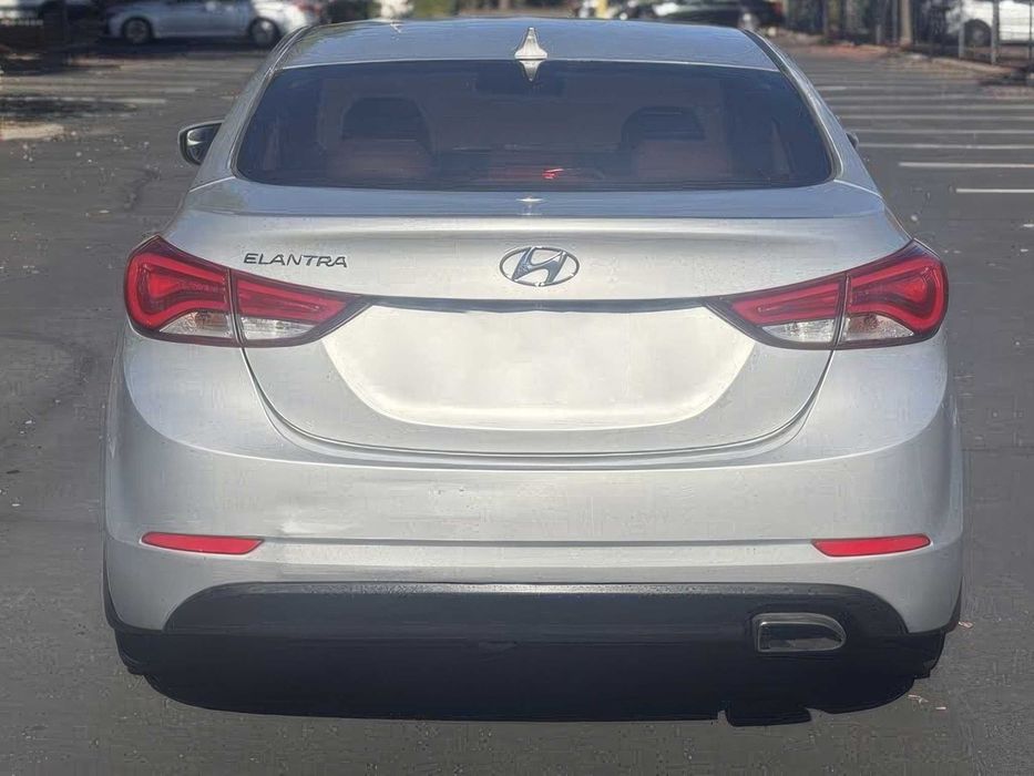 Hyundai Elantra Limited      2015