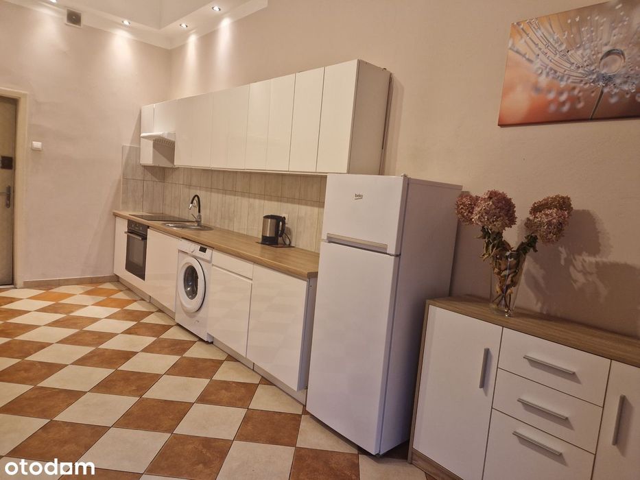 M3 do zamieszkania, w kamienicy, ścisłe centrum, ul. Piłsudskiego.