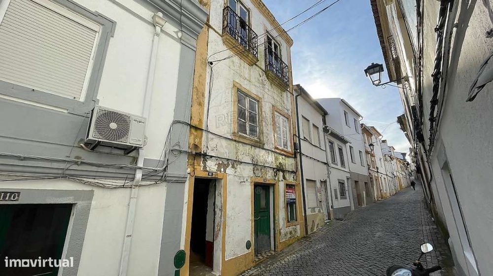 Prédio para venda no centro histórico de Portalegre (252 m2)