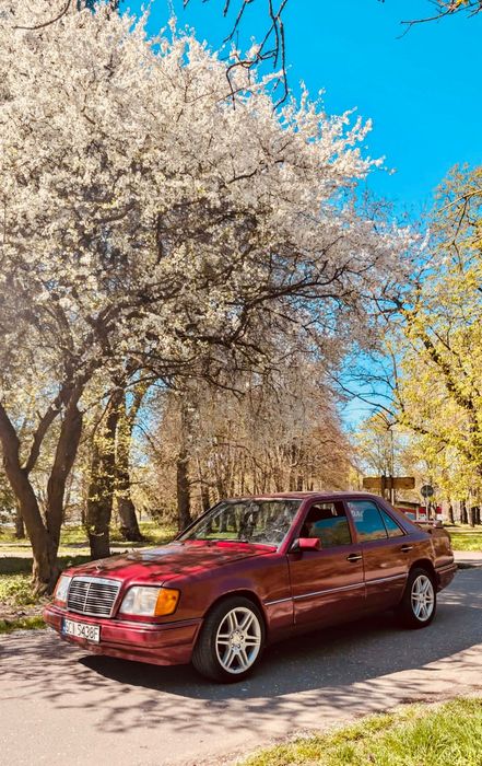 Samochód Mercedes w124