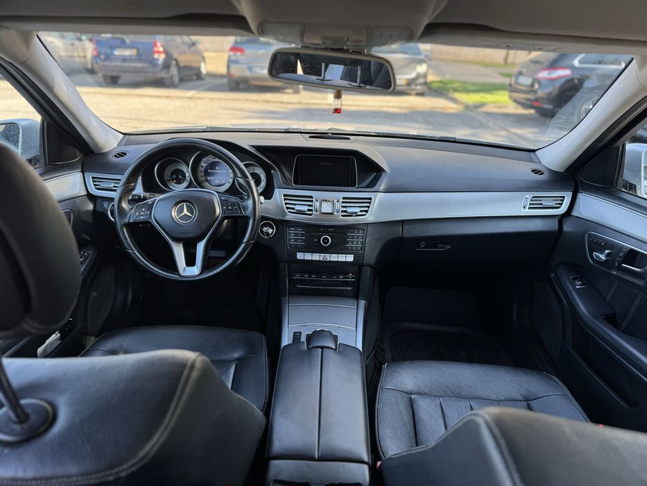 Mercedes E350 diesel ano 2015 em bom estado geral.