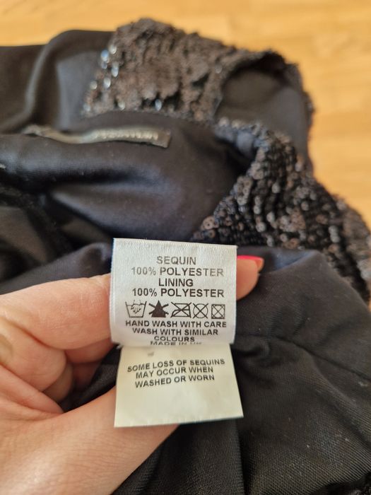 Sukienka cekiny, mała czarna, wycięte plecy