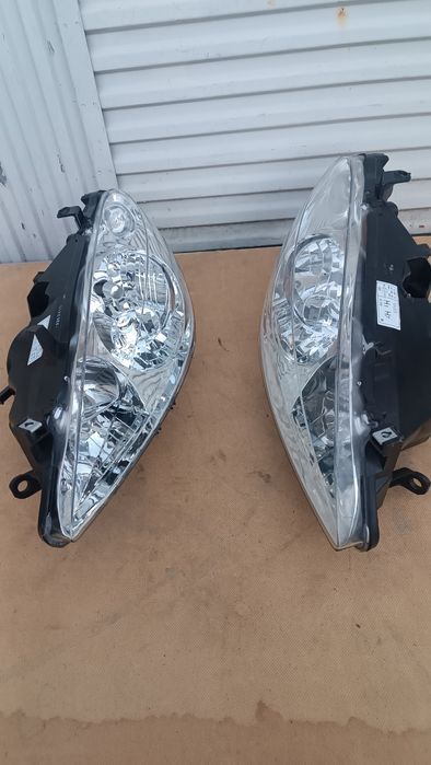 Vendo faróis de Peugeot 307 sw ano 2003/05