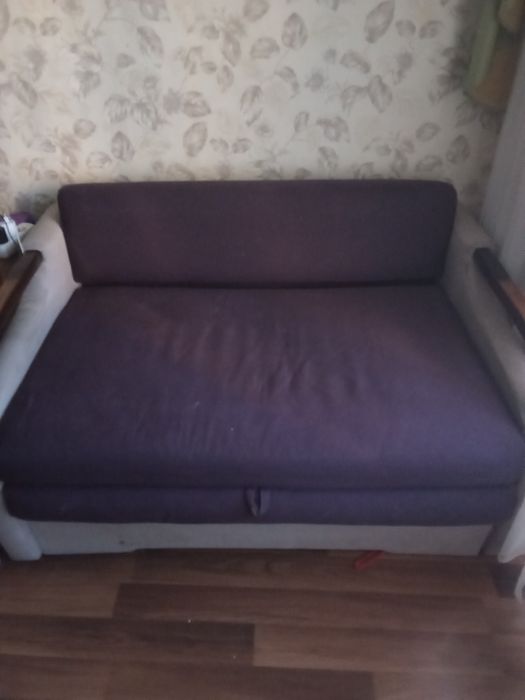 Продам диван в хорошому стані.