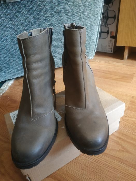 Челсі - Взуття жіноче сапоги і кросівки