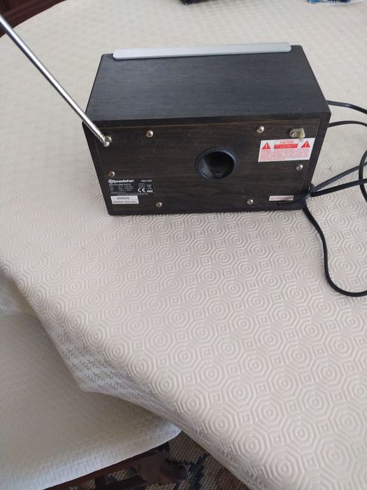 Rádio de mesa "Roadstar" a funcionar a funcionar  como novo