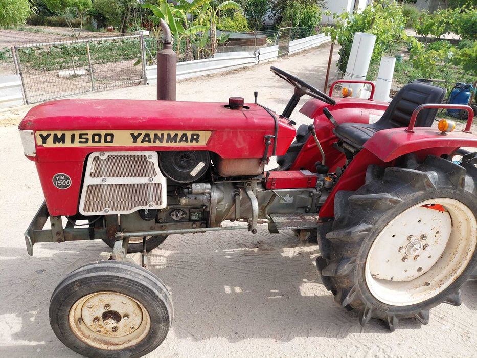 Trator Yanmar YM 1500 com corta mato