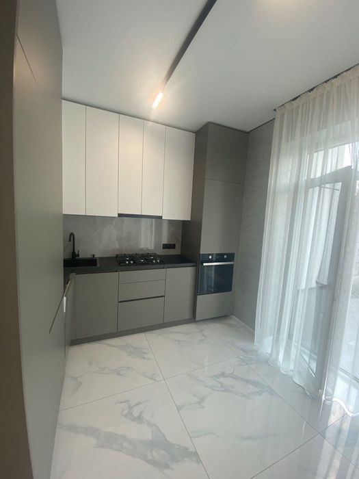 Продам котедж 90 м.кв з сучасним ремонтом та меблями  на Щасливому