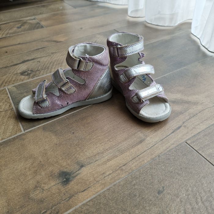 Ортопедичні босоніжки шкіряні  24 для дівчинки bartek