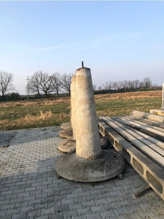 Betonowe słupy do masztów energetycznych/kotwy