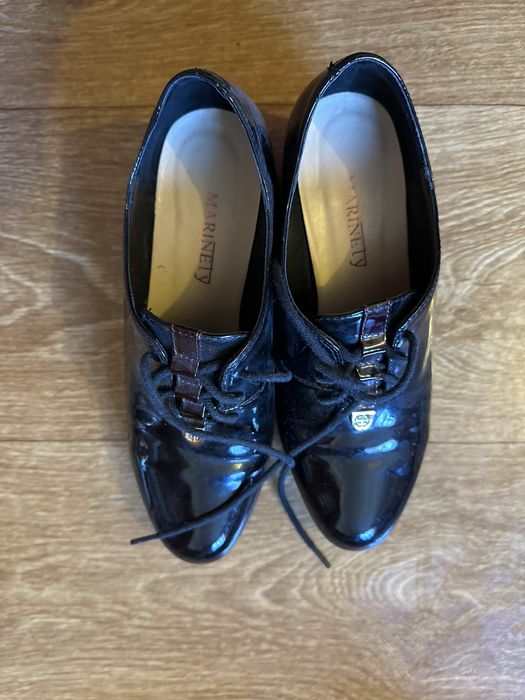 Лакові жіночі черевички