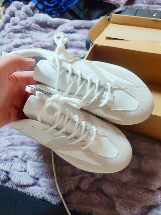 Кроссовки женские