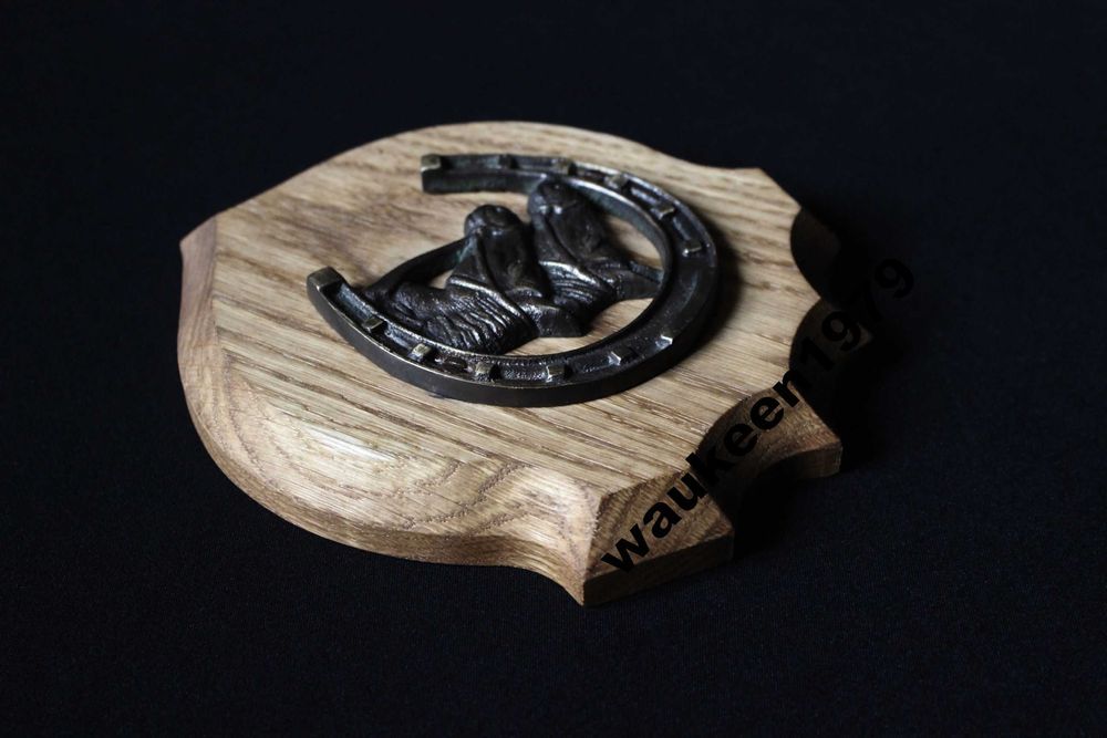 декор бронзовая подкова на дереве, Эстония 1965-й год