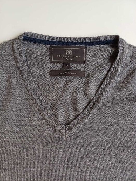 Cienki męski sweter v-neck z wełny merino rozm. S szary