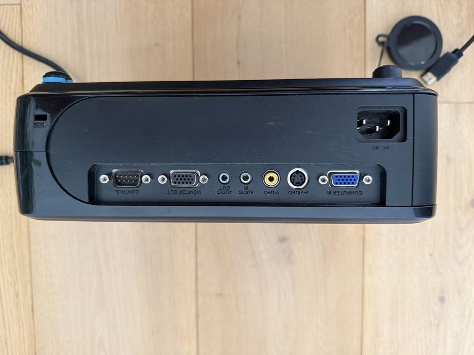 Проєктор Toshiba TDP-SP1