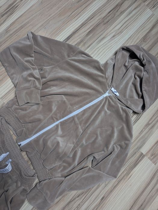 Dres welurowy z lampasami, nowy