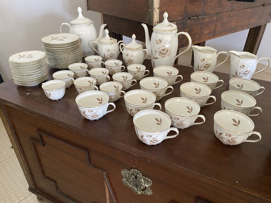 Serviço de Chá Antigo S.P. Coimbra / Vista Alegre – Anos 60/70 – Porcelana Portuguesa