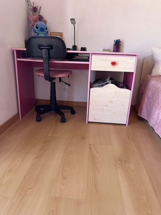 Mobiliario de quarto de solteiro para menina