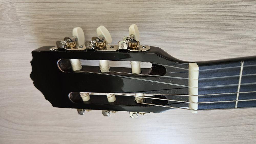 Gitara klasyczna marki Ever Play, model EV-122 z serii Iga.