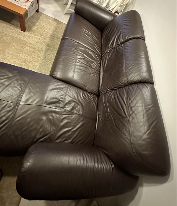Sofá KIVIK 3 lugares com chaise longue em pele