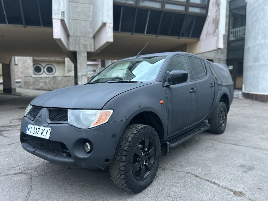 Пікап Л200! Двигун працює добре, ходова не стукає, рама повністю ціла, привода все працює по електриці також все працює, охайний салон, документи в повному порядку авто знаходиться в м.Дніпро 
Можна на обмін, Можливий пригон в ваше місто БЕЗ ЗАВДАТКУ ТА ПРЕДОПЛАТ!
Телефонуйте або Пишіть можу скинути відео по авто