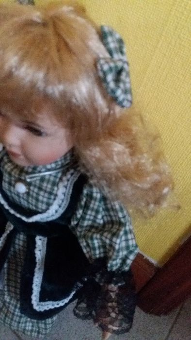 Boneca de porcalana. Dama antiga