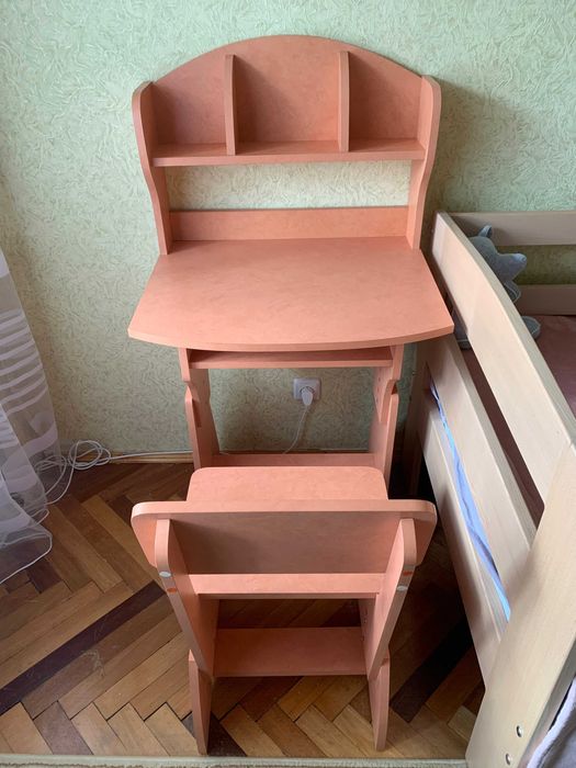 парта з стільцем