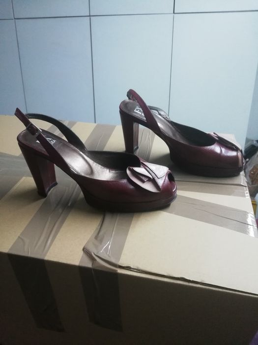 Sandálias Bordeaux em pele