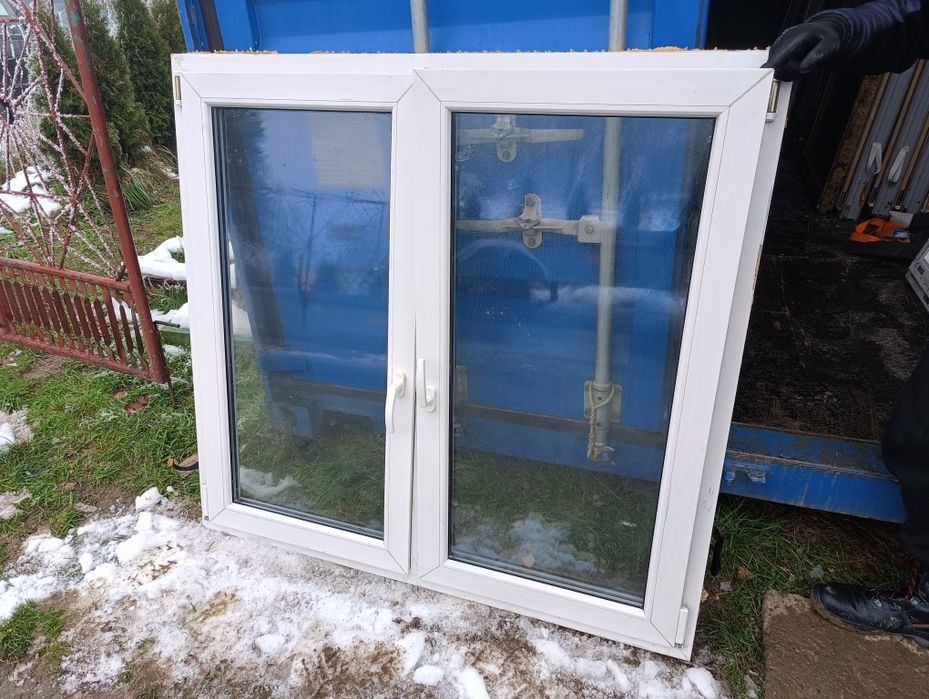 Okno 136x128 plastikowe rozwierno uchylne białe dwukwaterowe.